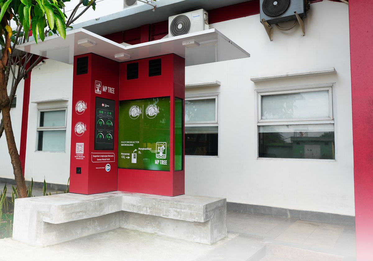 Semen Merah Putih Uji Coba MPTree, Teknologi Mikroalga Penyerap Karbon di Bekasi