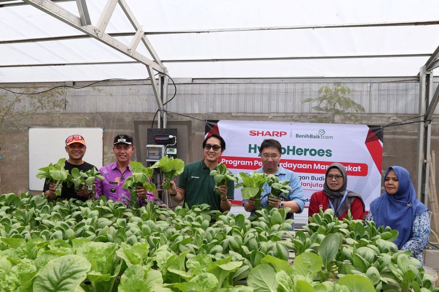 Sharp Hydro Heroes di Bekasi: Memberdayakan Ibu Muda, Menekan Stunting Lewat Hidroponik